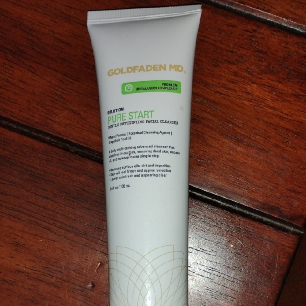 Pure Start Cleanser - White and Gold